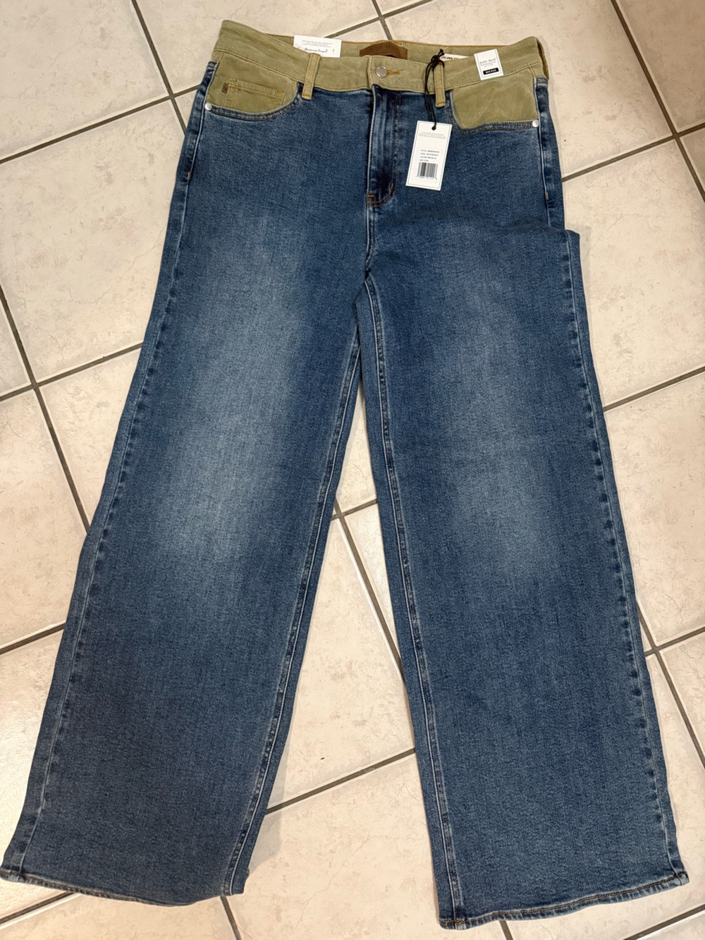 Judy Blue Mid-Rise Column Straight Leg Jeans with Corduroy Waistband Size 11.